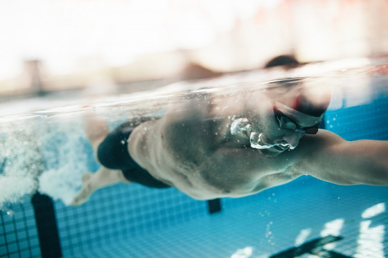 male-athlete-swimming-in-pool-PQ5352W.jpg